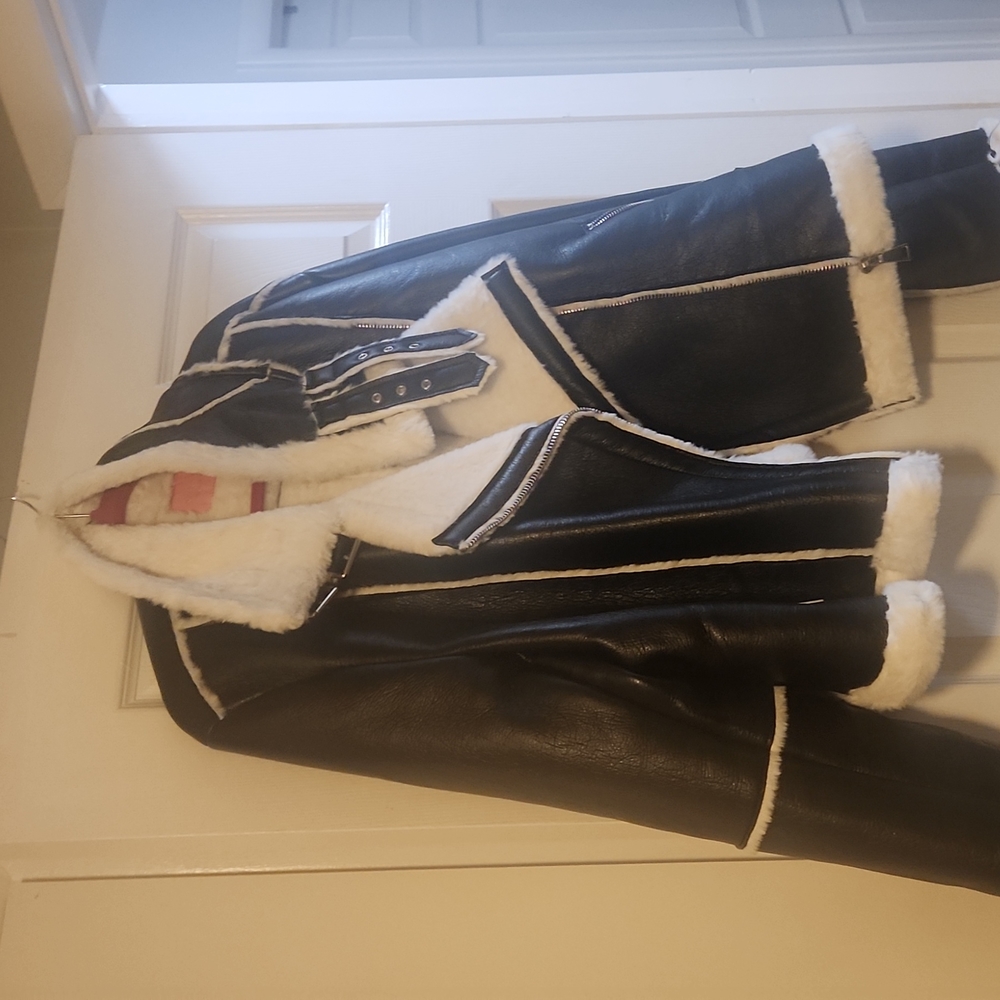 Black & white soft faux leather moto jacket size 2x